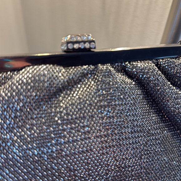 Olga Berg Clutch Silver Chain Metal Evening Cocktail East West Shoulder Bag NWOT - Picture 14 of 16